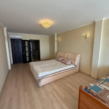 будинок на березі моря, совіньон причал Apartment Odessa
